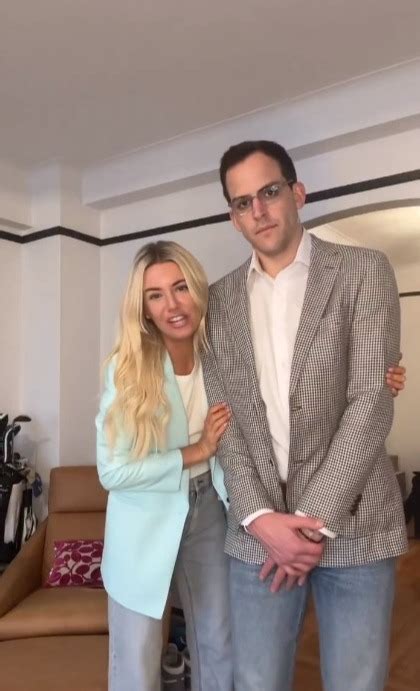 are alex and graham bennett still married|Alex Bennett, Podcast Personality, Shares Her New。